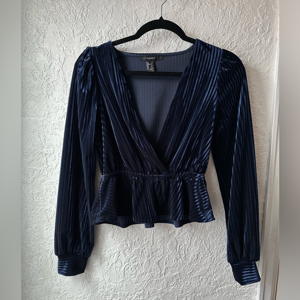 Stunning Forever 21 Blue Velvet Peplum Top 🌌✨ size s
